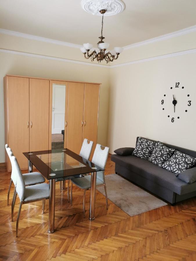 Varalja Vendeghaz Тата Экстерьер фото