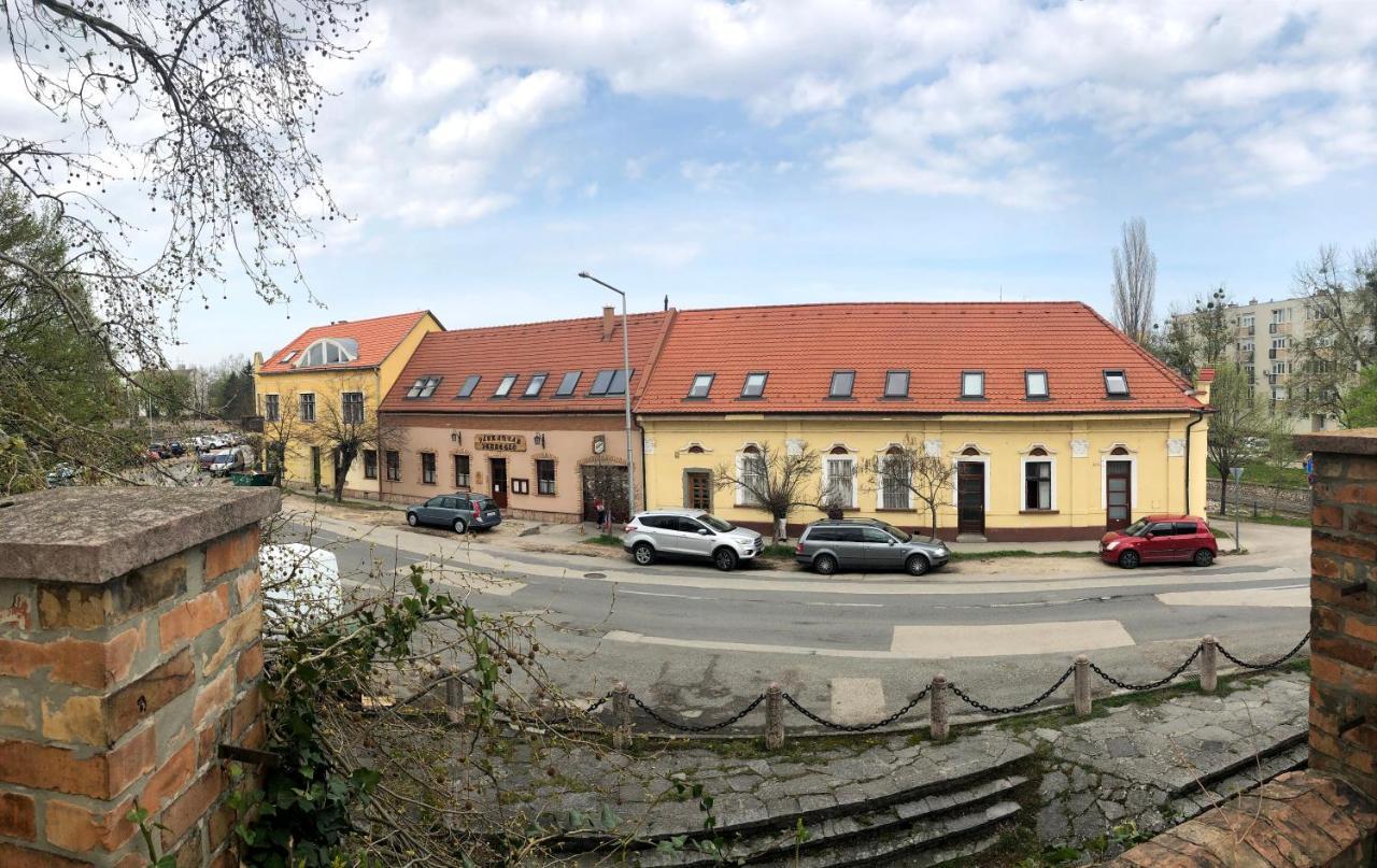 Varalja Vendeghaz Тата Экстерьер фото