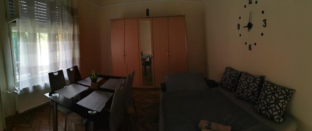 Varalja Vendeghaz Тата Экстерьер фото