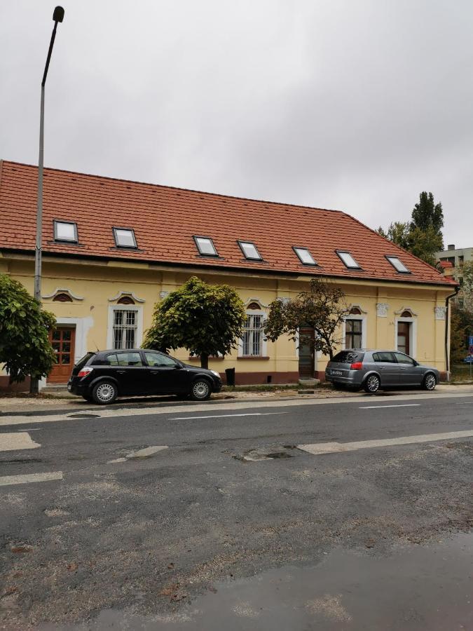 Varalja Vendeghaz Тата Экстерьер фото