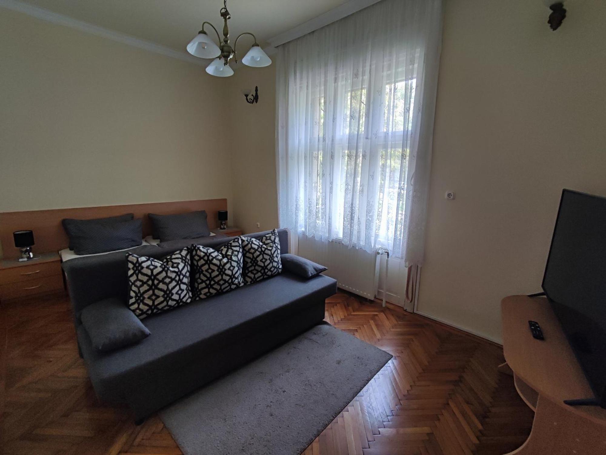 Varalja Vendeghaz Тата Экстерьер фото