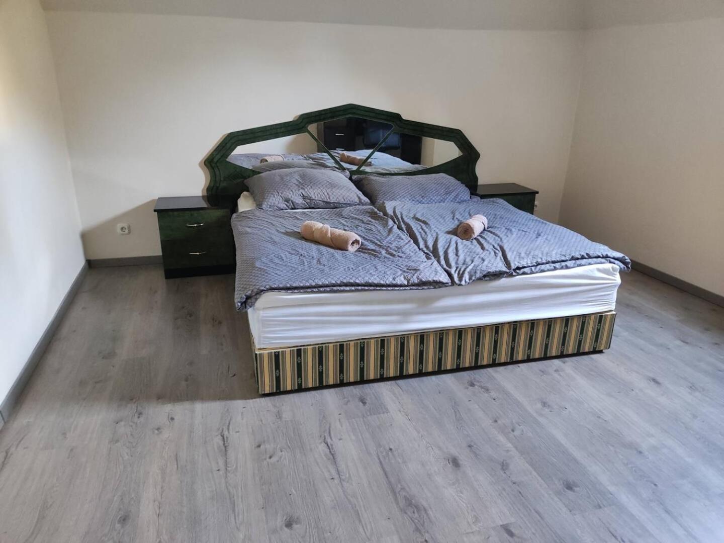 Varalja Vendeghaz Тата Экстерьер фото